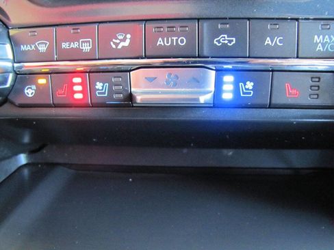 Used 2022 Ford F150 Lariat w/ Equipment Group 502A High AWD/4WD image 41