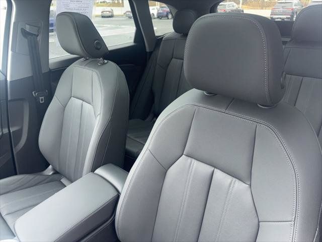 Used 2025 Audi Q5 Premium w/ Convenience Package AWD/4WD image 22