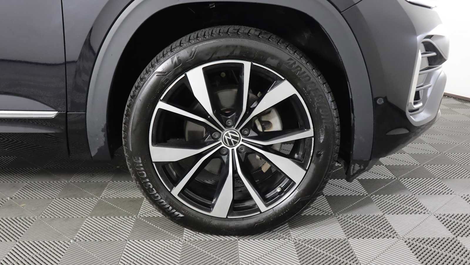 Used 2024 Volkswagen Atlas Cross Sport SEL Premium R-Line AWD/4WD image 7