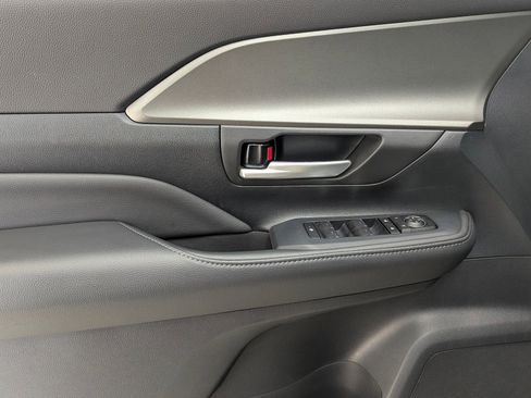 Used 2024 Toyota Grand Highlander XLE image 12