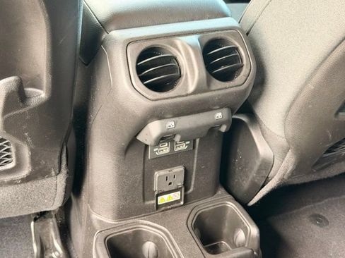 Used 2025 Jeep Wrangler Unlimited Rubicon AWD/4WD image 16