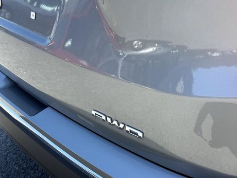 Used 2024 GMC Terrain SLT AWD/4WD image 12