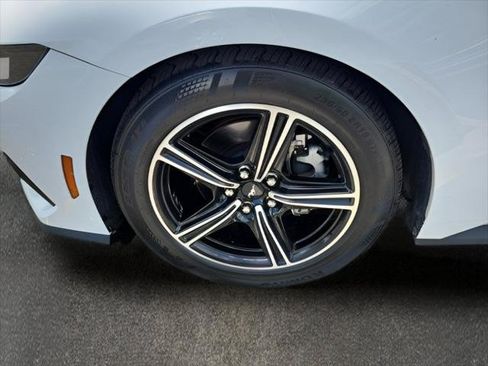 Used 2024 Ford Mustang Convertible RWD image 28