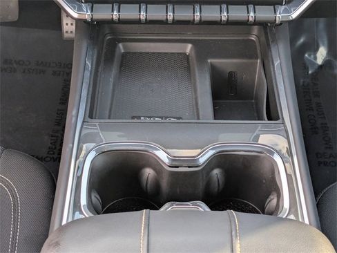 Used 2025 GMC Acadia Elevation image 19