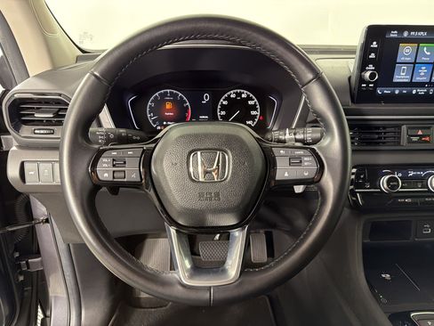 Used 2025 Honda Pilot EX-L image 11