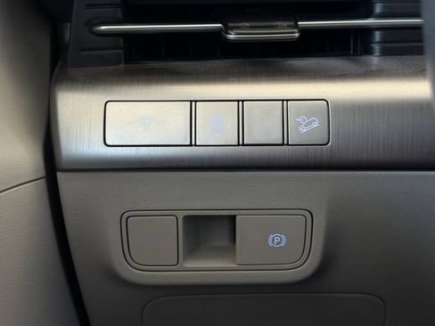 Used 2024 Hyundai Kona SEL FWD image 32