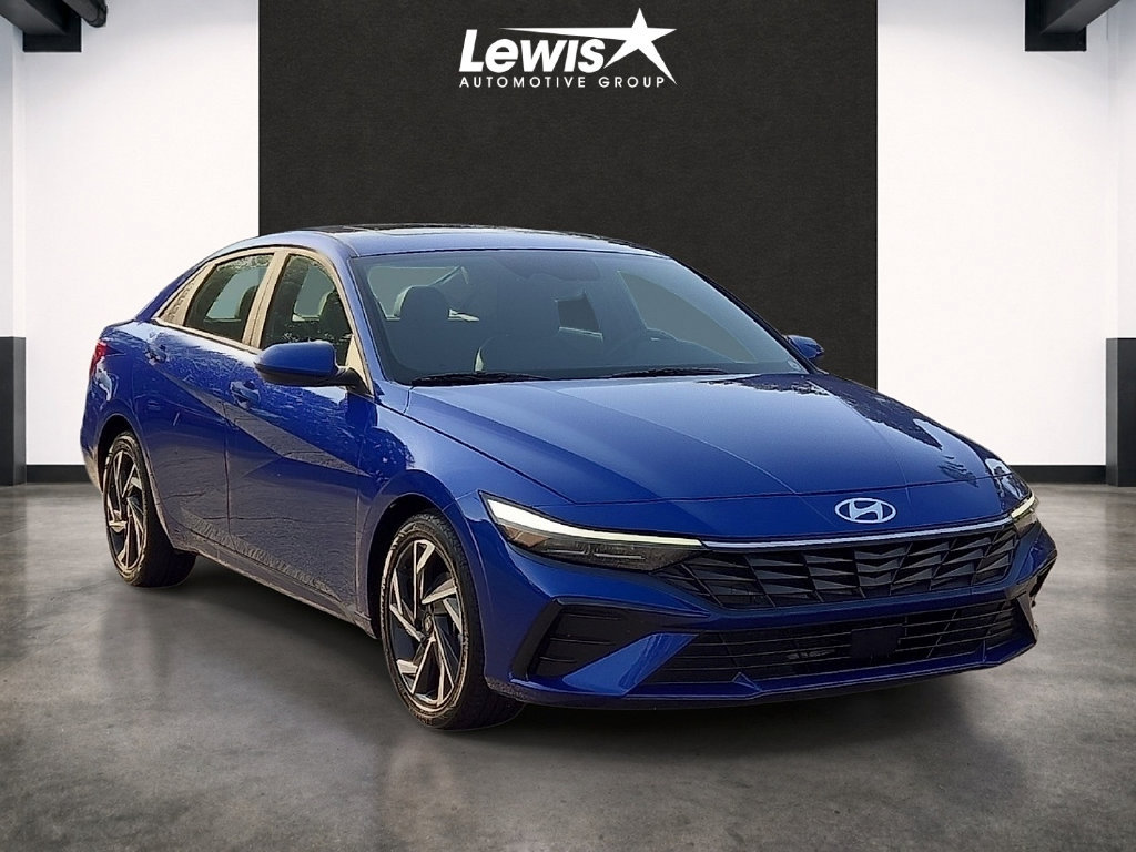 Used 2025 Hyundai Elantra SEL FWD image 6