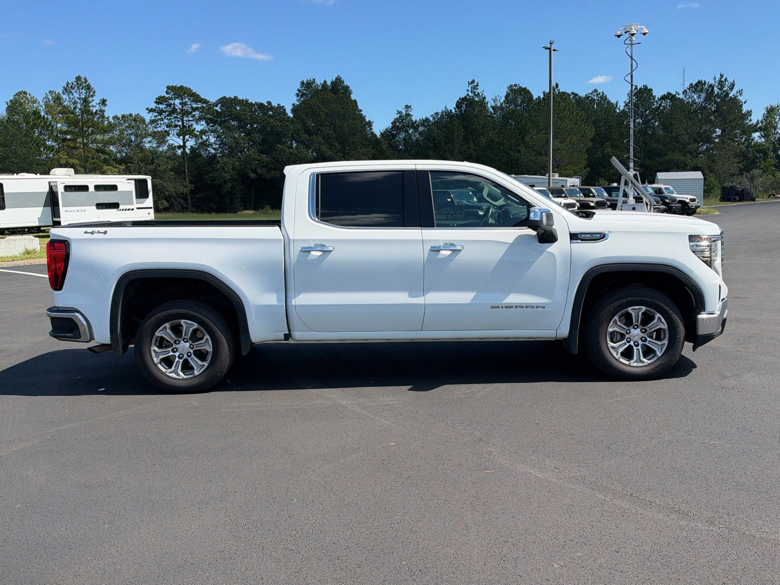 Used 2025 GMC Sierra 1500 SLT AWD/4WD image 4