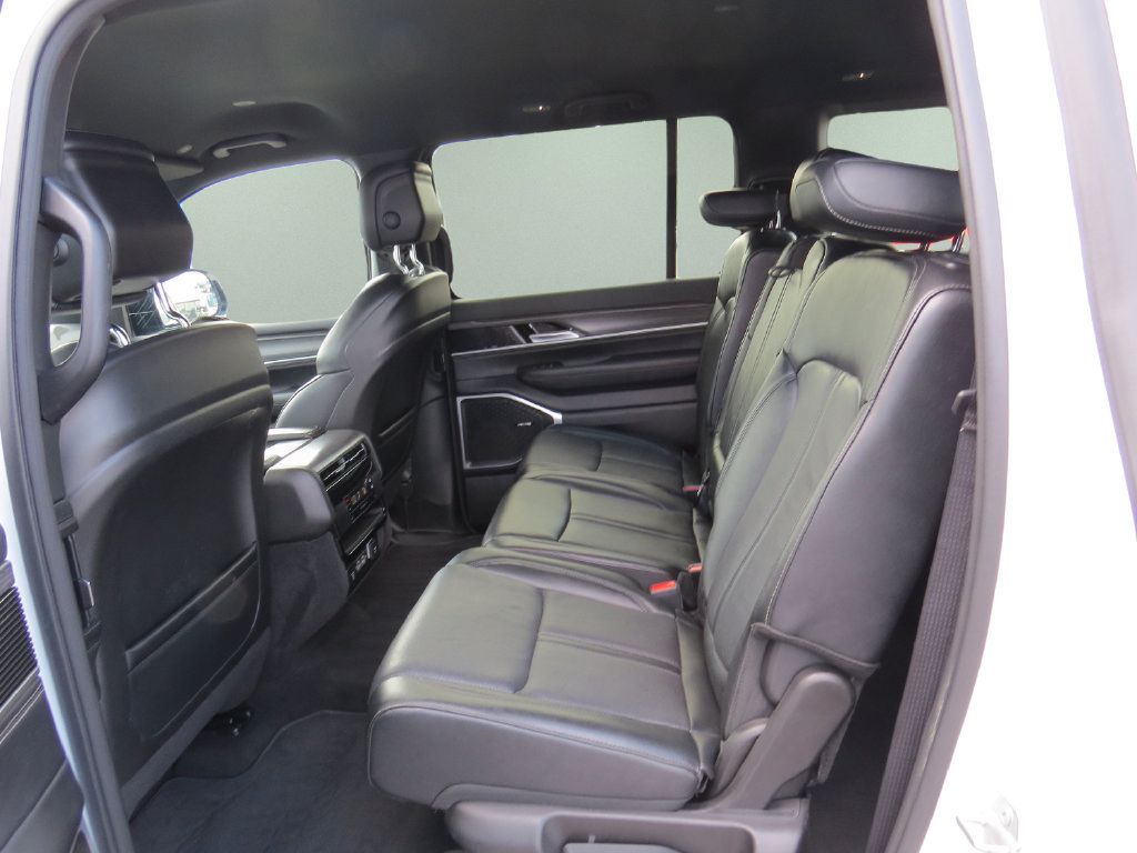 Used 2024 Jeep Wagoneer Series II w/ Flexible Seating Group RWD image 15