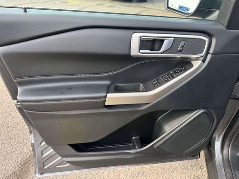 Used 2022 Ford Explorer XLT w/ Equipment Group 202A image 15