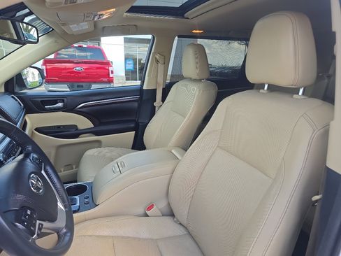 Used 2016 Toyota Highlander Limited w/ Driver Technology Package AWD/4WD image 16