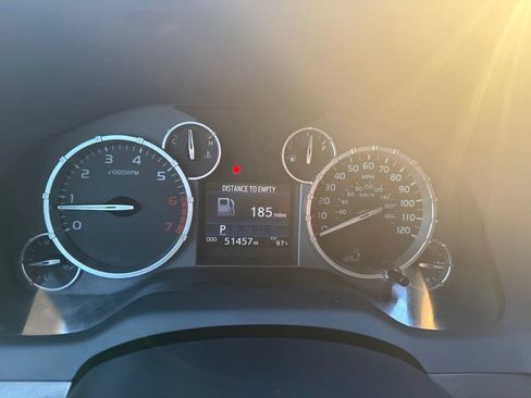 Used 2017 Toyota Tundra SR5 w/ SR5 Upgrade Package RWD image 9