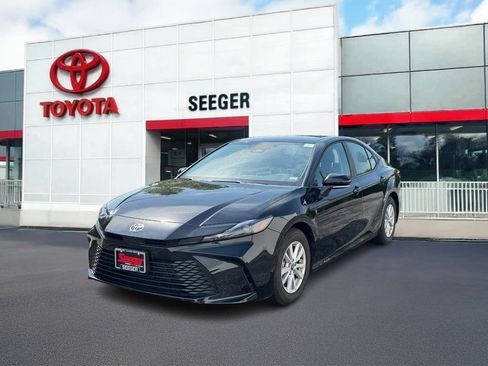 Used 2026 Toyota Camry LE FWD image 11