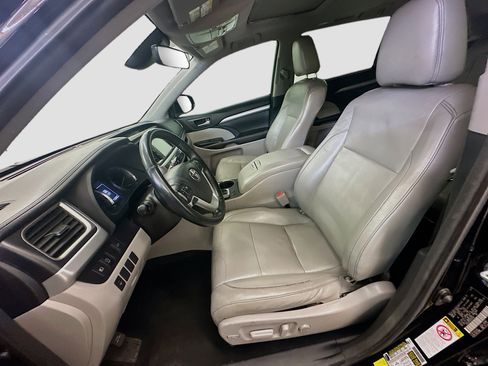Used 2017 Toyota Highlander XLE w/ Protection Package #3 AWD/4WD image 13