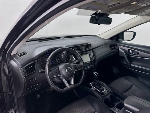 Used 2019 Nissan Rogue SV image 9