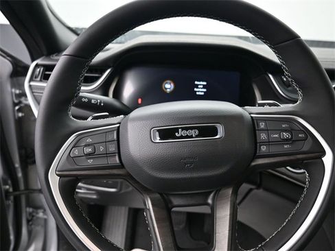 New 2025 Jeep Grand Cherokee Limited image 16