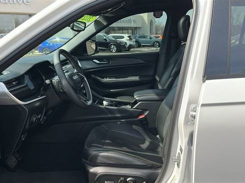 Used 2023 Jeep Grand Cherokee Altitude image 9