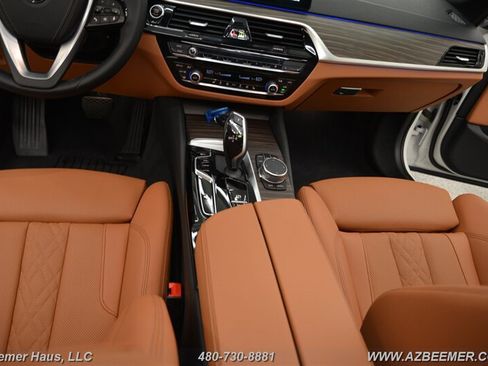 Used 2023 BMW 530i w/ Premium Package RWD image 17