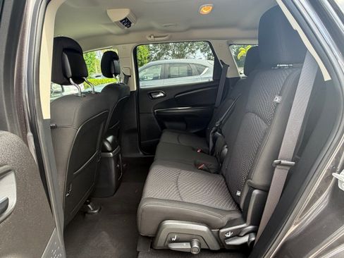 Used 2020 Dodge Journey SE w/ SE Popular Equipment Group FWD image 21