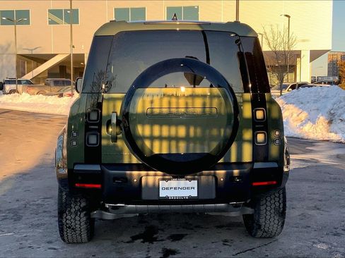 New 2026 Land Rover Defender 110 X-Dynamic SE image 4