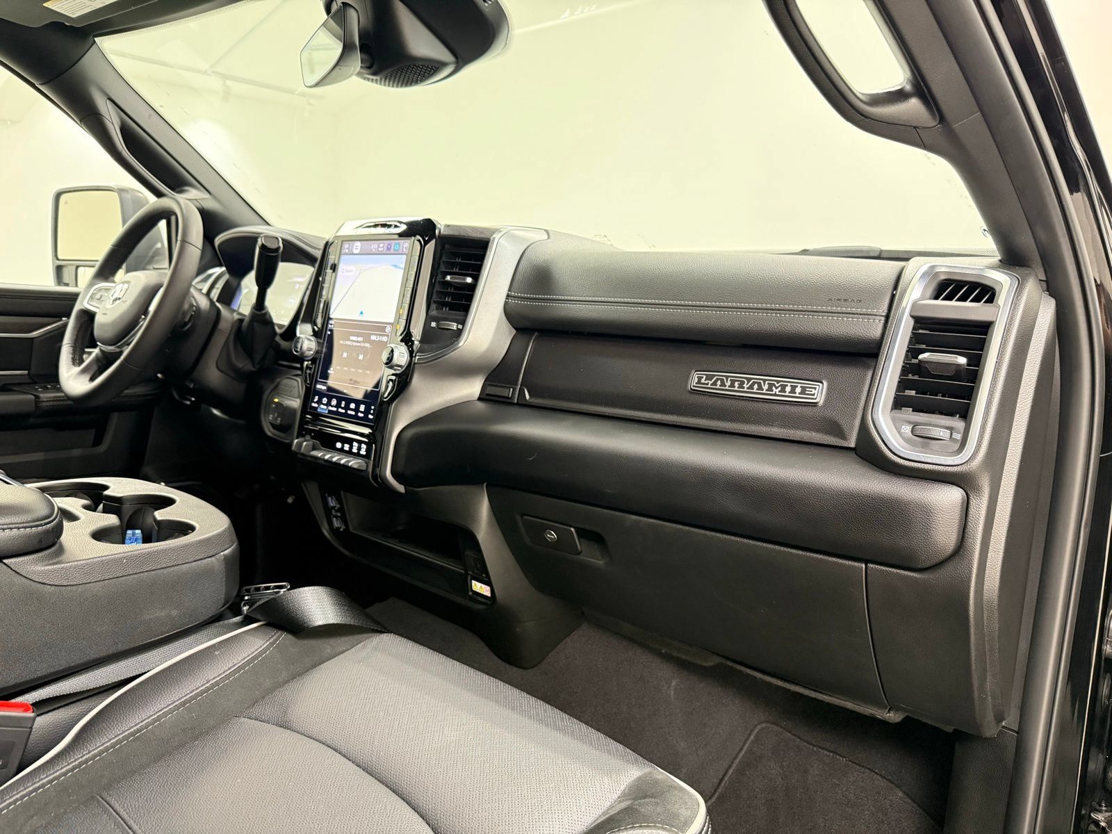 Used 2025 RAM 2500 Laramie AWD/4WD image 35