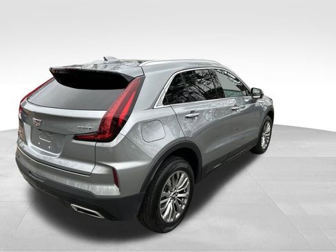 Used 2025 Cadillac XT4 Premium Luxury image 5