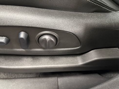 Used 2024 GMC Terrain SLT image 24