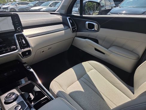 Used 2023 Kia Sorento SX Prestige w/ Panoramic Sunroof Package AWD/4WD image 15