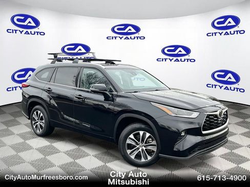 Used 2021 Toyota Highlander XLE image 1