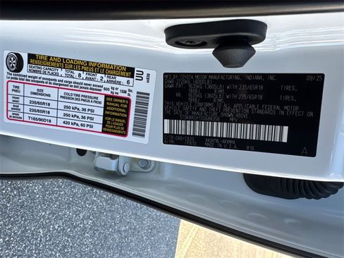 New 2025 Toyota Highlander XLE image 34