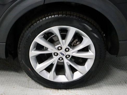 Certified 2023 Ford Explorer Platinum w/ Class IV Trailer Tow Package image 20