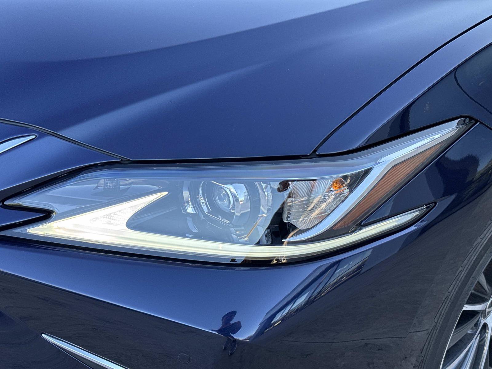 Used 2025 Lexus ES 350 w/ Premium Package FWD image 9
