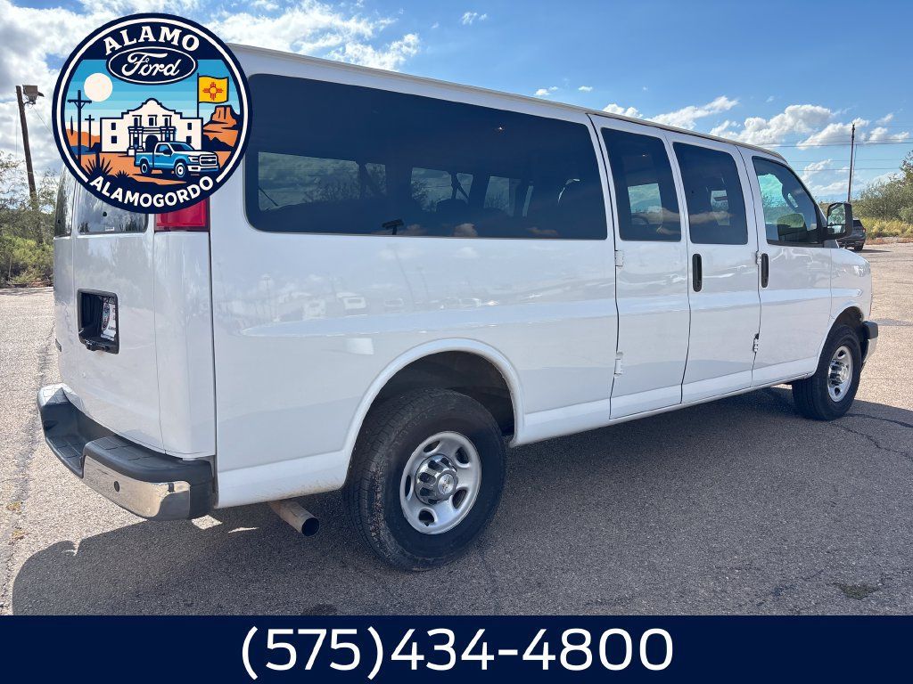 Used 2022 Chevrolet Express 3500 LT w/ LT Preferred Equipment Group RWD image 9