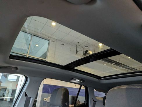 Used 2021 GMC Terrain SLE w/ Driver Convenience Package image 18