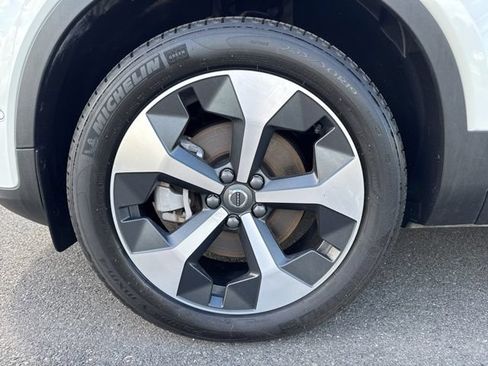 Certified 2025 Volvo XC40 B5 Plus AWD/4WD image 9