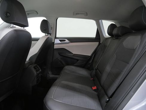 Used 2025 Volkswagen Taos SE FWD image 23