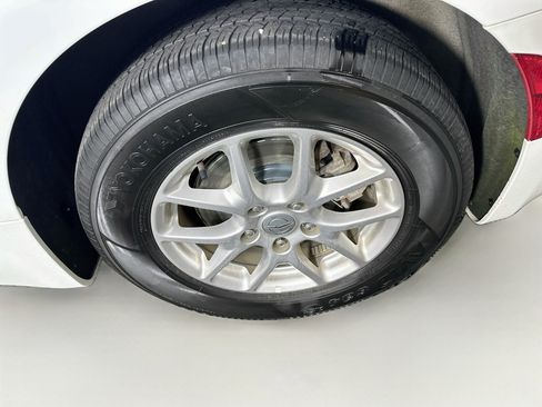 Used 2024 Chrysler Pacifica Touring-L FWD image 11