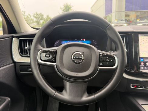 Certified 2025 Volvo XC60 B5 Plus AWD/4WD image 17