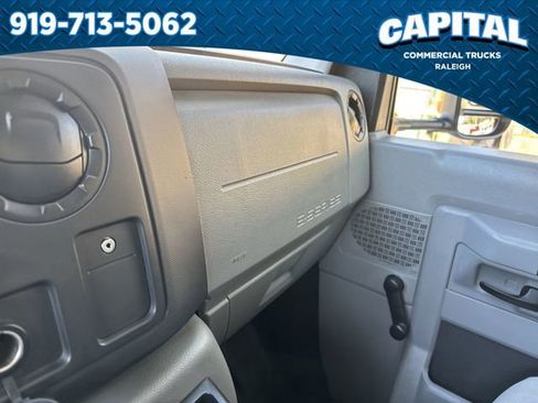 Used 2015 Ford E-350 and Econoline 350 Super Duty image 25