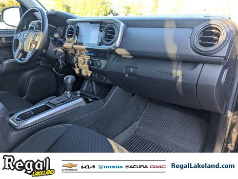 Used 2022 Toyota Tacoma SR5 w/ Trail Edition image 9