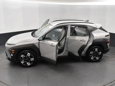 Used 2024 Hyundai Kona SEL FWD image 7