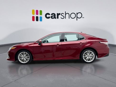 Used 2019 Toyota Camry XLE FWD image 2