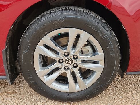 Used 2022 Toyota Sienna Limited image 7