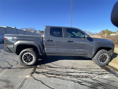 Used 2024 Toyota Tacoma TRD Off-Road image 2