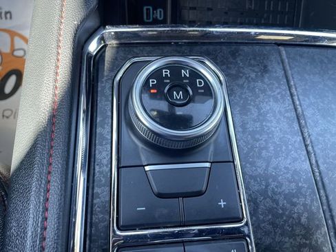 Used 2024 Ford Expedition Limited image 16