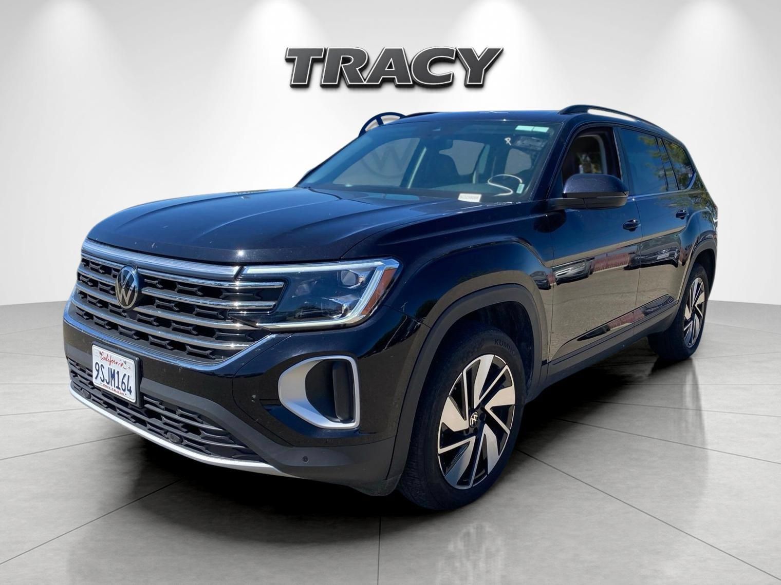 Used 2025 Volkswagen Atlas SE AWD/4WD image 2