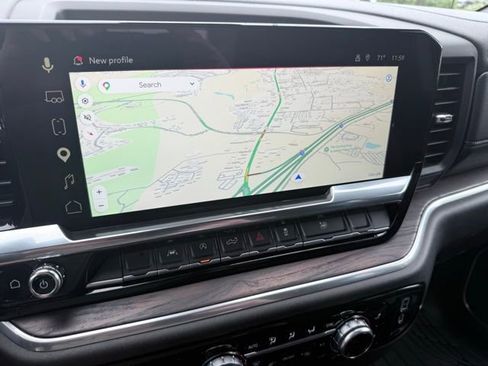 Used 2026 GMC Sierra 1500 SLT image 32