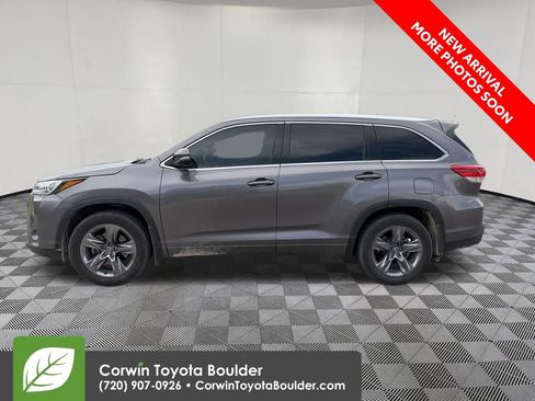 Used 2019 Toyota Highlander Limited Platinum AWD/4WD image 4