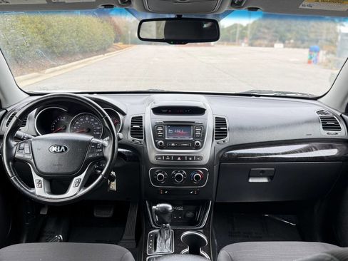 Used 2014 Kia Sorento LX image 25