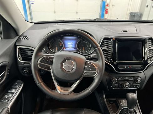 Used 2019 Jeep Cherokee Limited FWD image 11